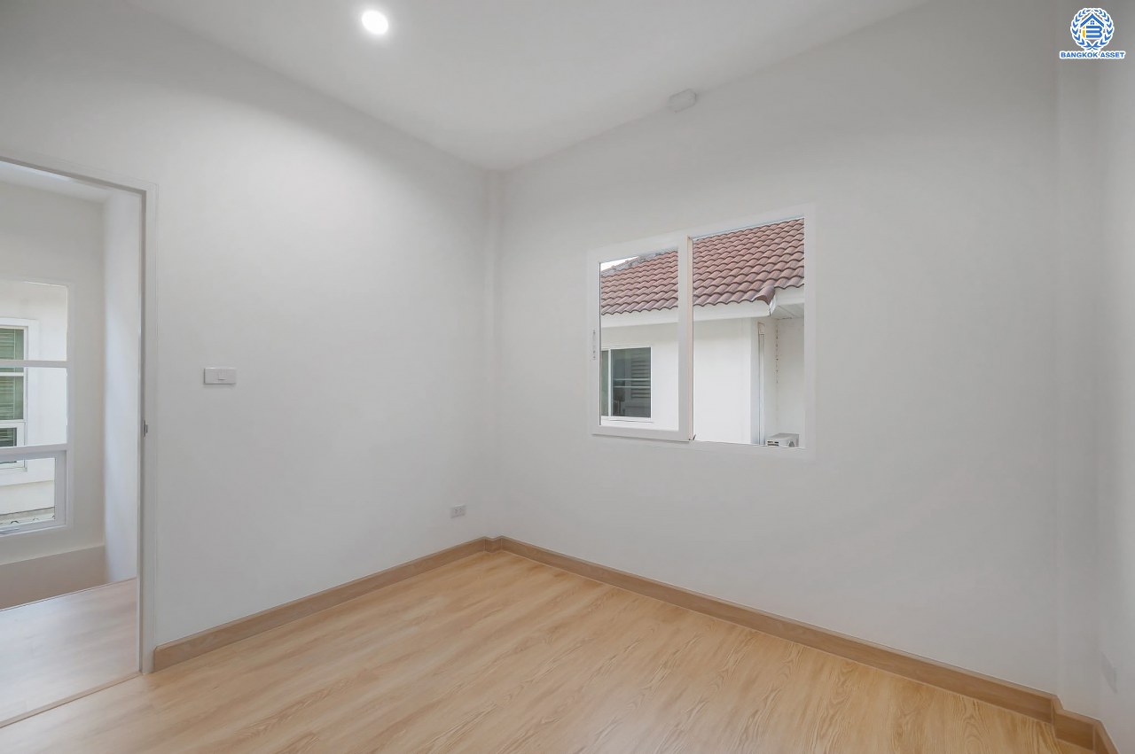 บ้านมือสองตกแต่งใหม่ โครงการ เดอะวิลล่า ราชพฤกษ์-ท่าอิฐ แบรนด์ Property Perfect เดินทางสะดวก เนื้อที่ 35.8 ตร.ว. ฟังก์ชัน 3 ห้องนอน 2 ห้องน้ำ จอดรถได้ 2 คัน บนทำเลเชื่อมต่อทั้ง ถ.รัตนาธิเบศร์ และถ.ราชพฤกษ์ และเพียง 10 นาทีถึงรถไฟฟ้า "สถานีบางรักน้อยท่าอิฐ"